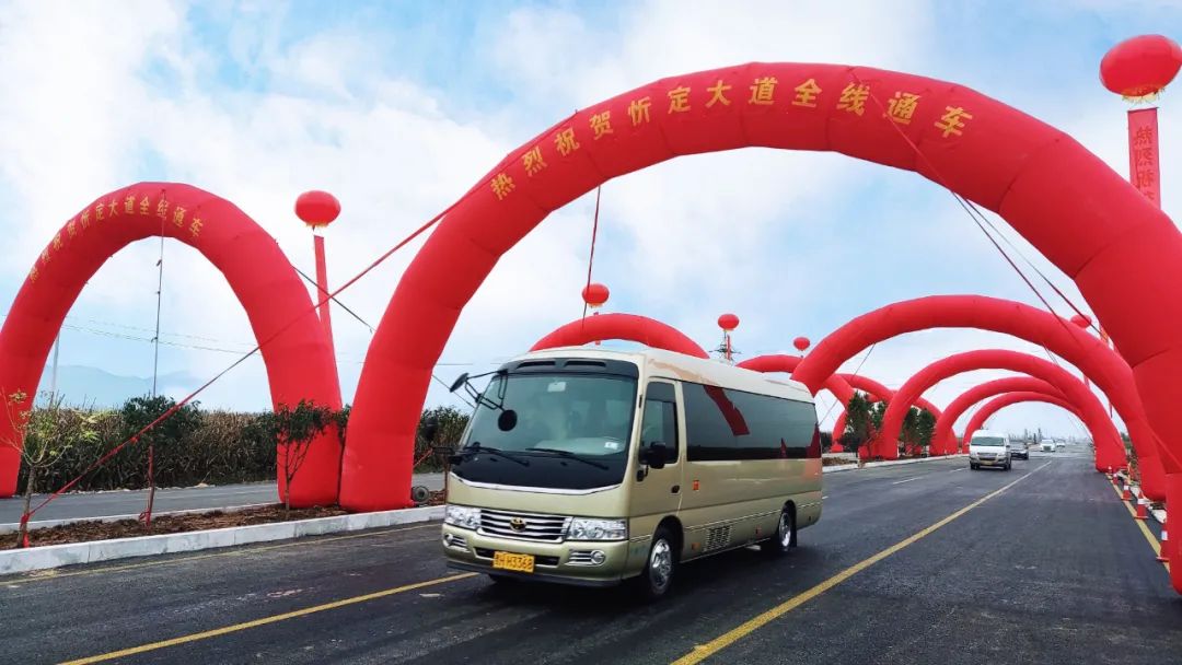 奋战20天，，，，，，，忻定大道正式通车